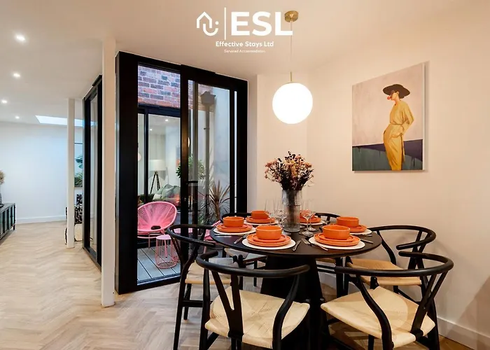 Contemporary Townhouse - Free Parking - Central Shrewsbury