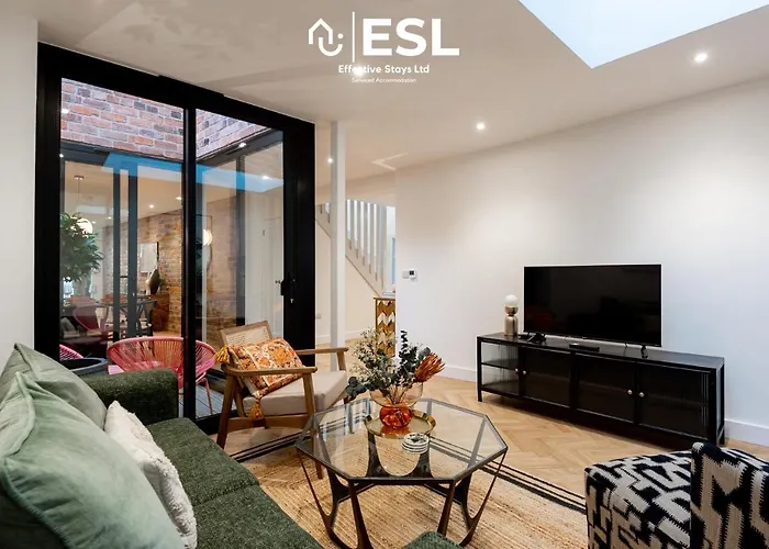 Contemporary Townhouse - Free Parking - Central Shrewsbury