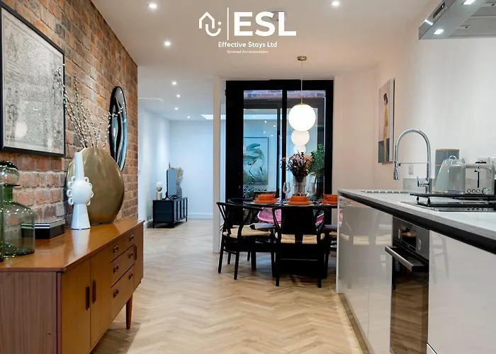 Contemporary Townhouse - Free Parking - Central Shrewsbury