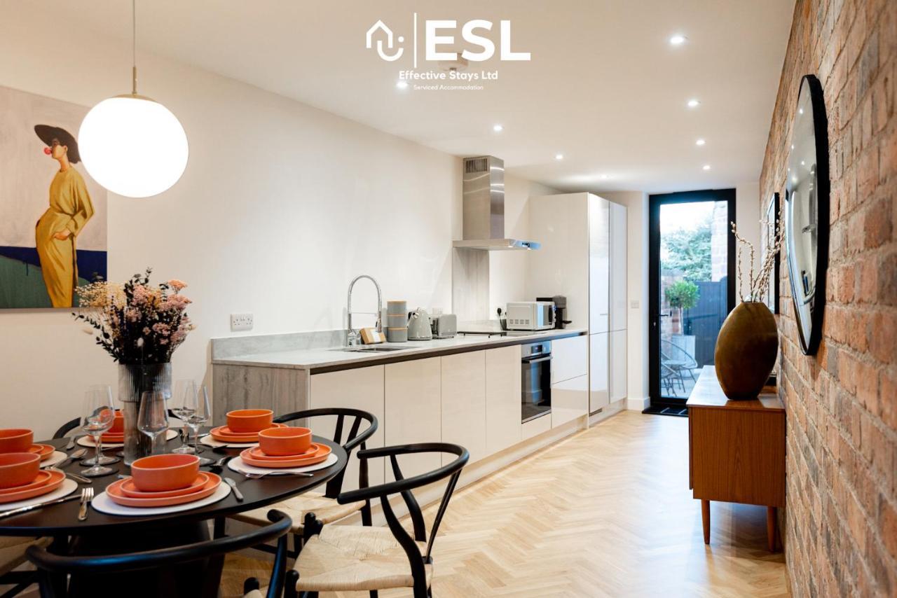 Contemporary Townhouse - Free Parking - Holiday home *