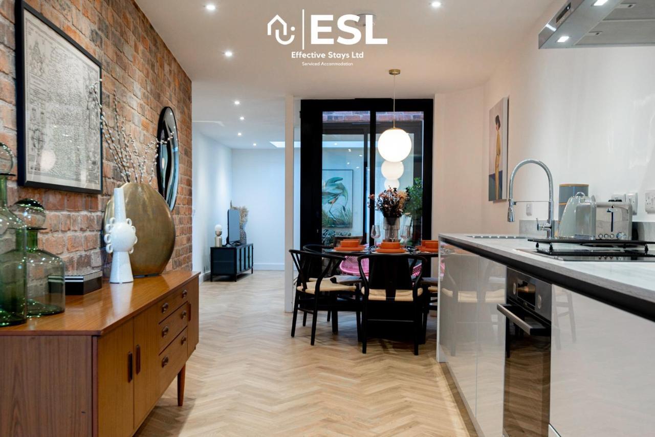 Contemporary Townhouse - Free Parking - Holiday home
