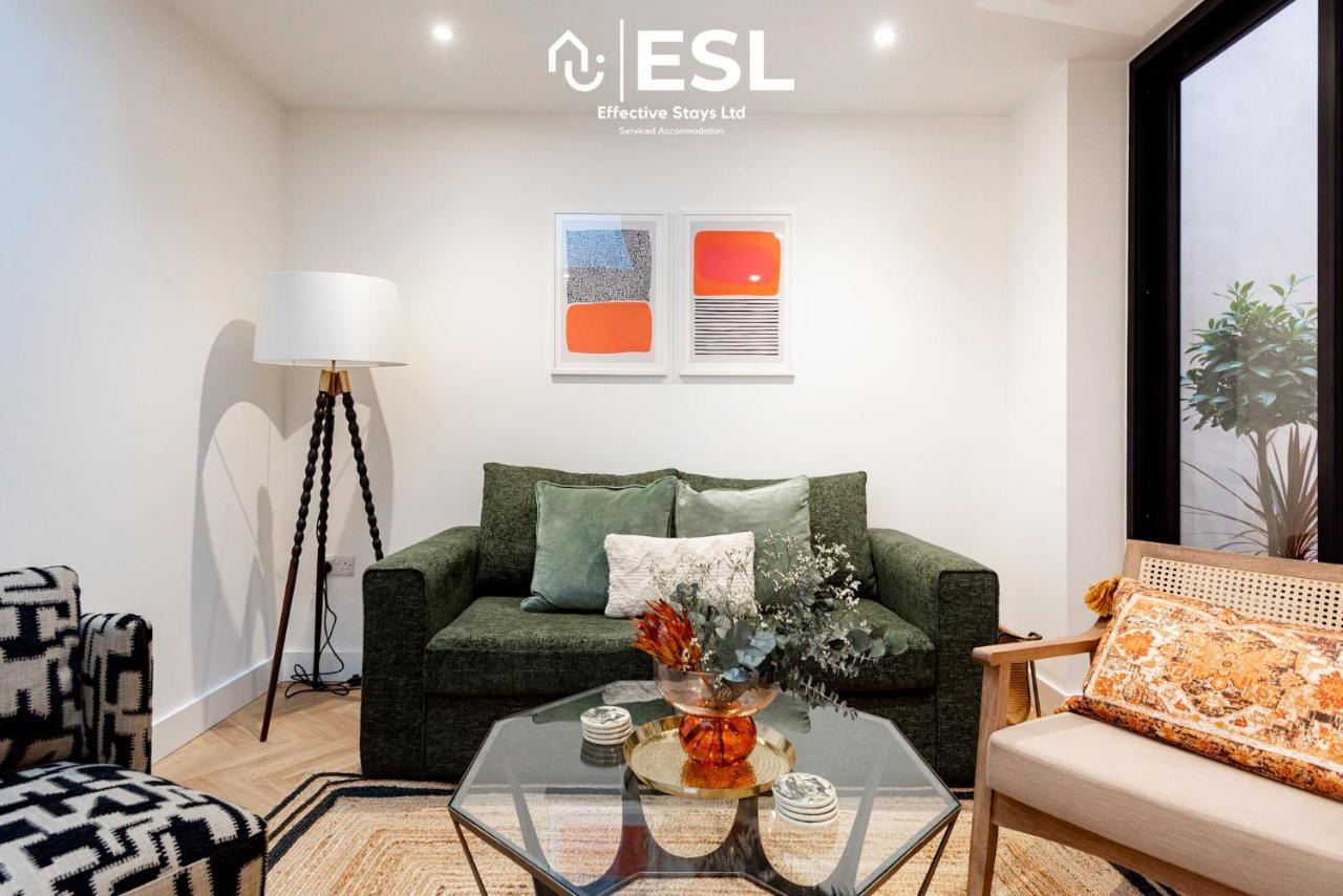 Holiday home Contemporary Townhouse - Free Parking - *