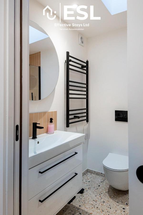 Contemporary Townhouse - Free Parking - Shrewsbury