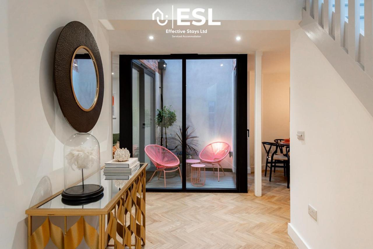 Contemporary Townhouse - Free Parking - Holiday home