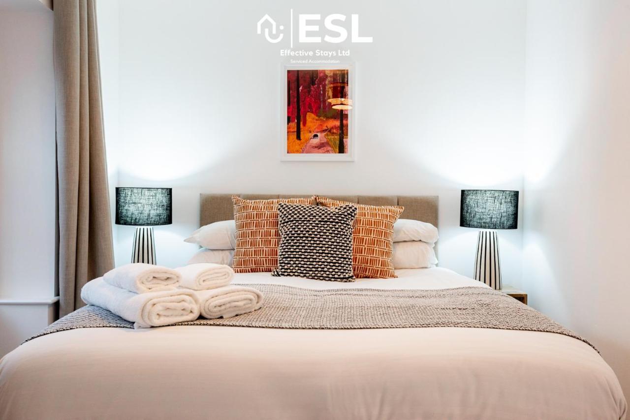 Contemporary Townhouse - Free Parking - Holiday home *