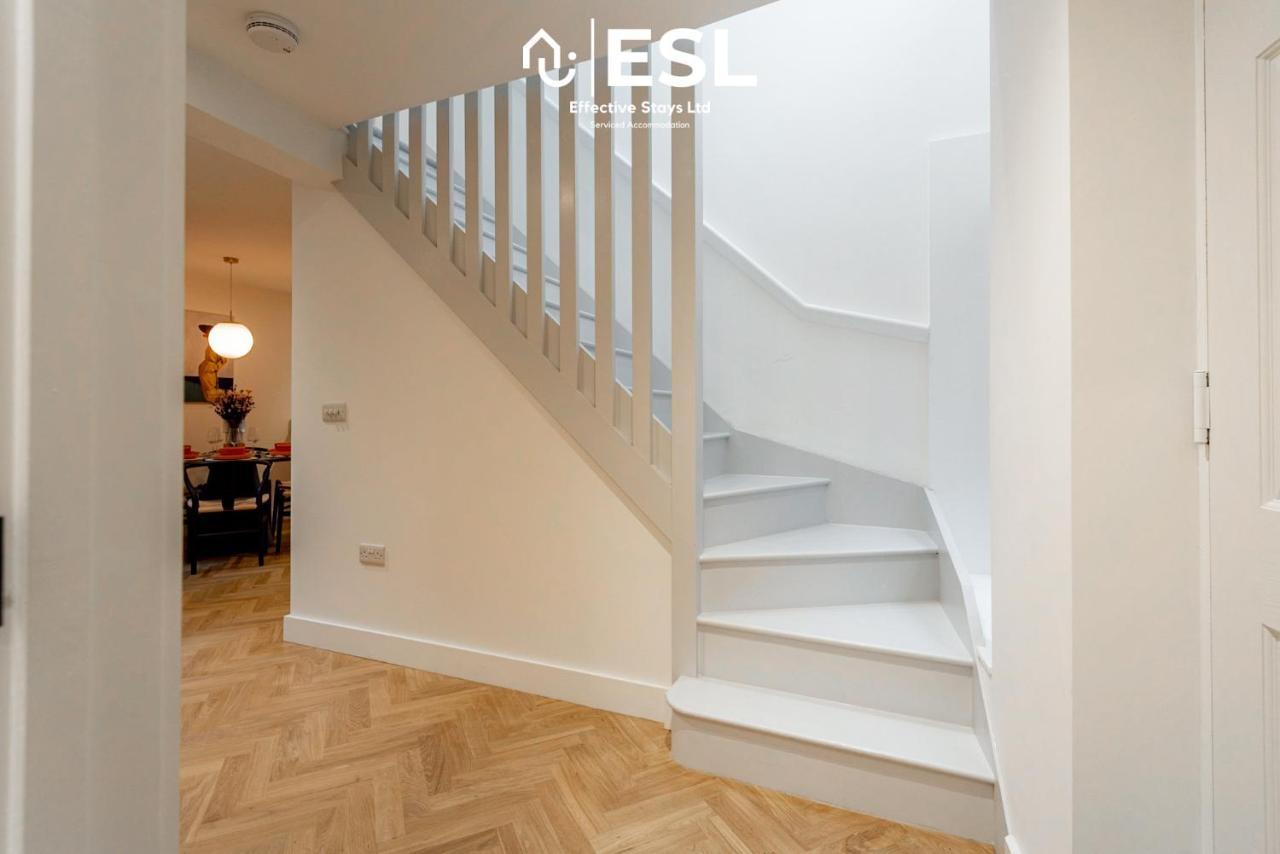 Holiday home Contemporary Townhouse - Free Parking -