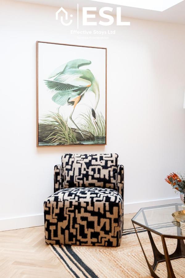 Contemporary Townhouse - Free Parking - Holiday home