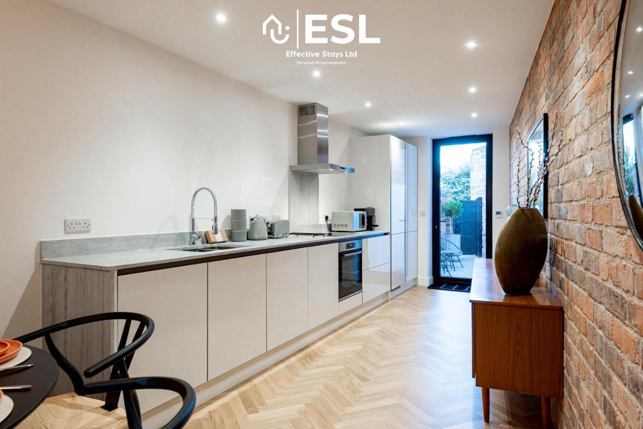 Contemporary Townhouse - Free Parking -