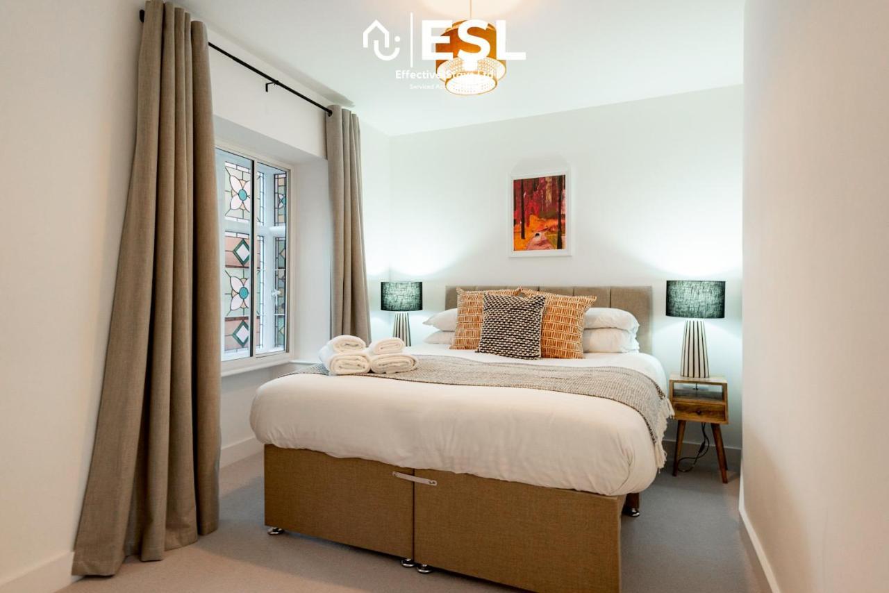 Contemporary Townhouse - Free Parking - Holiday home